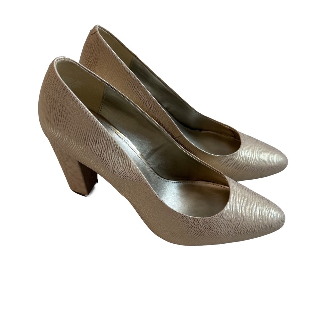 Bandolino Cream and Gold Block Heels 8.5